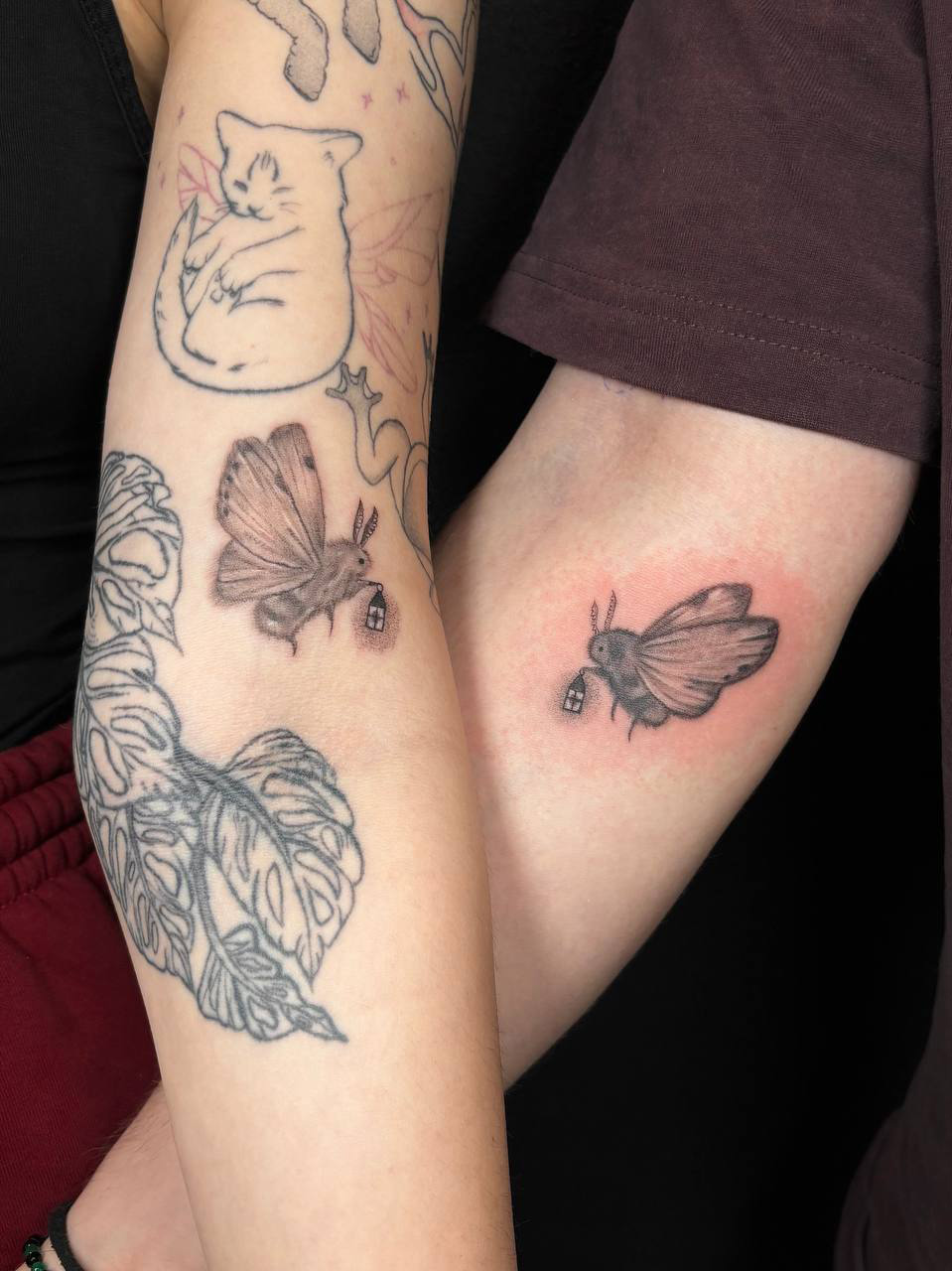 Парная татуировка с милыми мотыльками от Анастасии Кульченко 