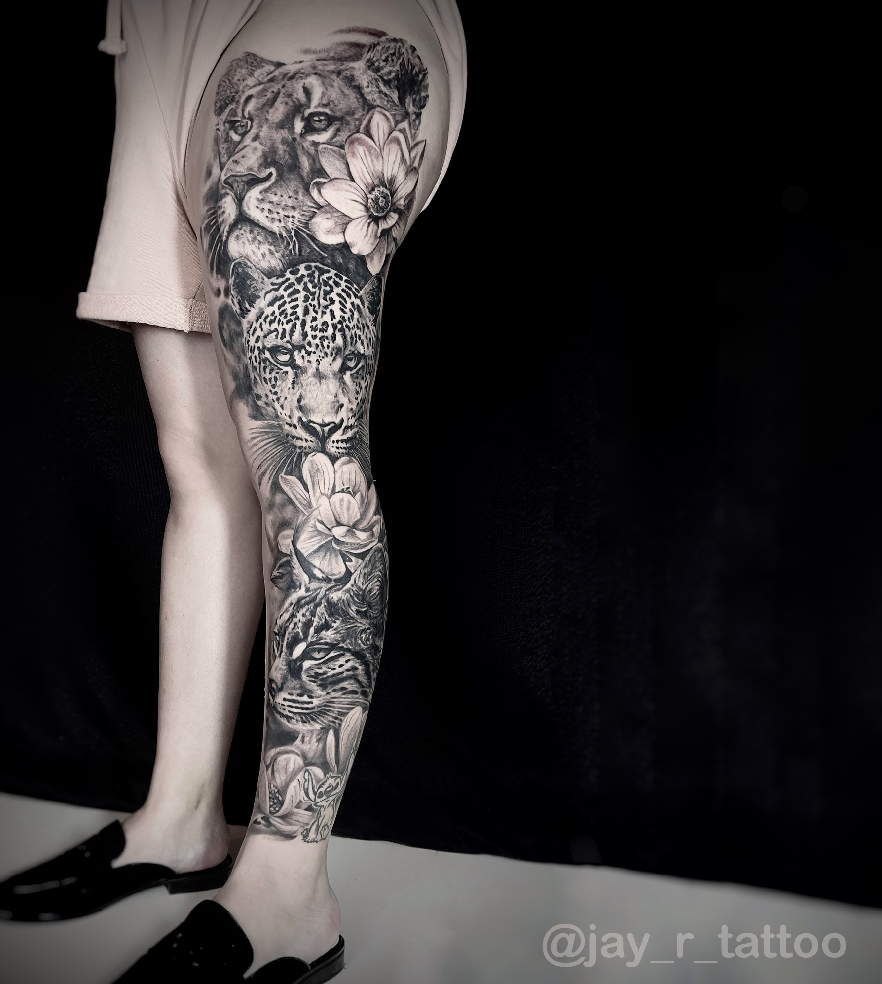 Тату на ноге