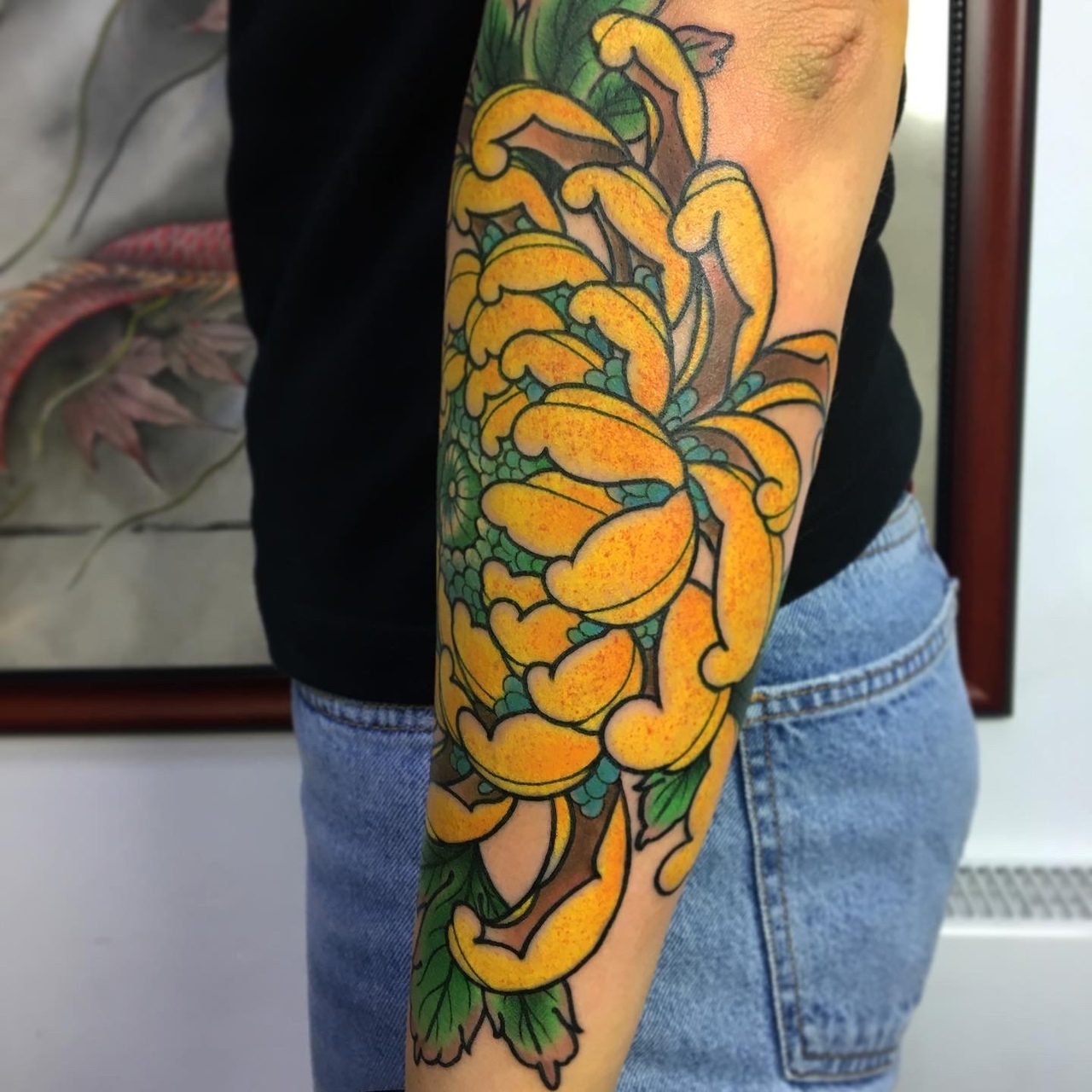 Желтый цветой