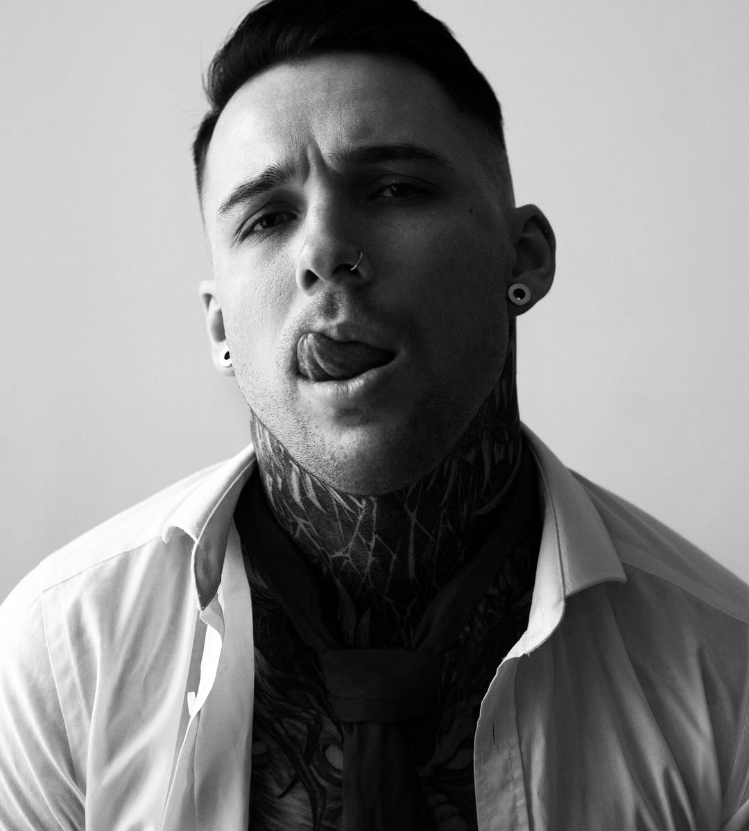 Пирсинг крыла носа