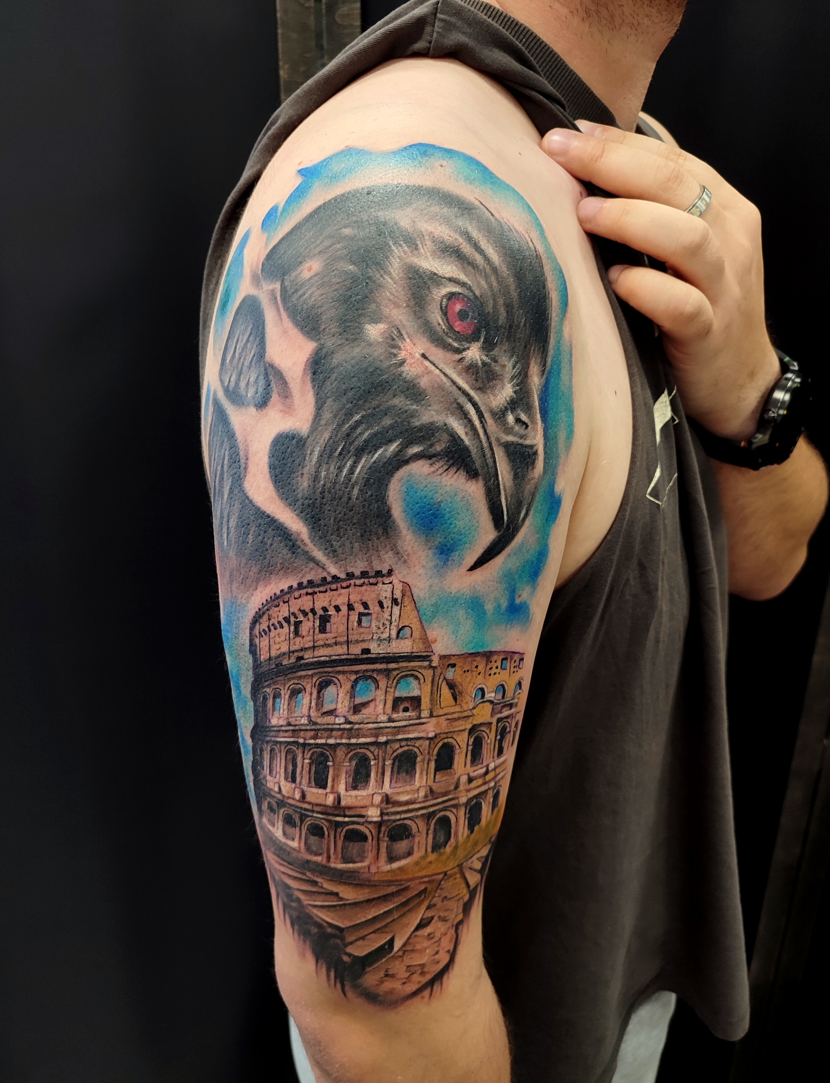 Тату на плече