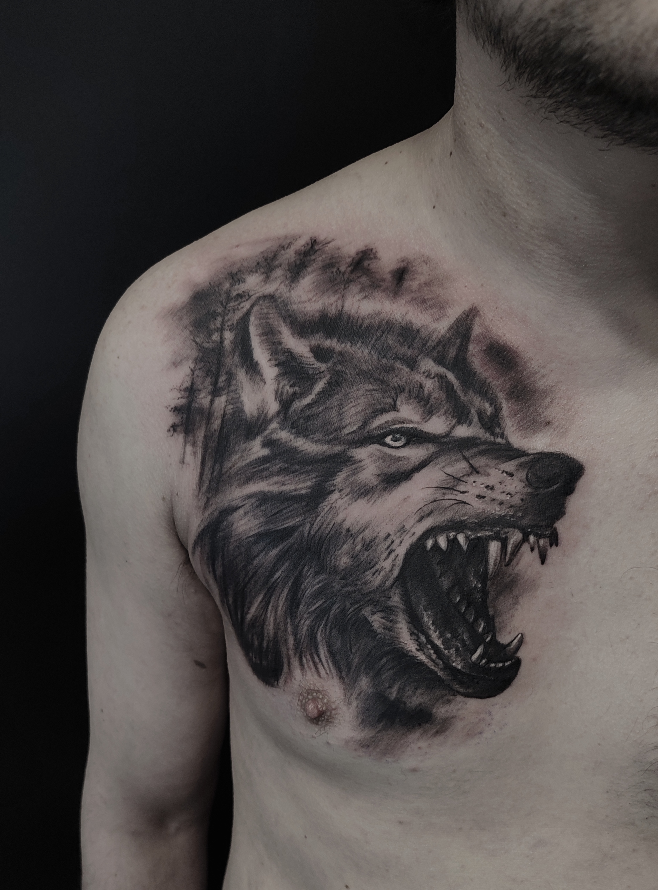 Тату на груди