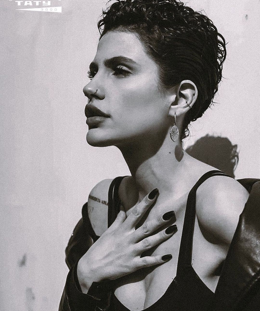  Пирсинг крыла носа с кольцом