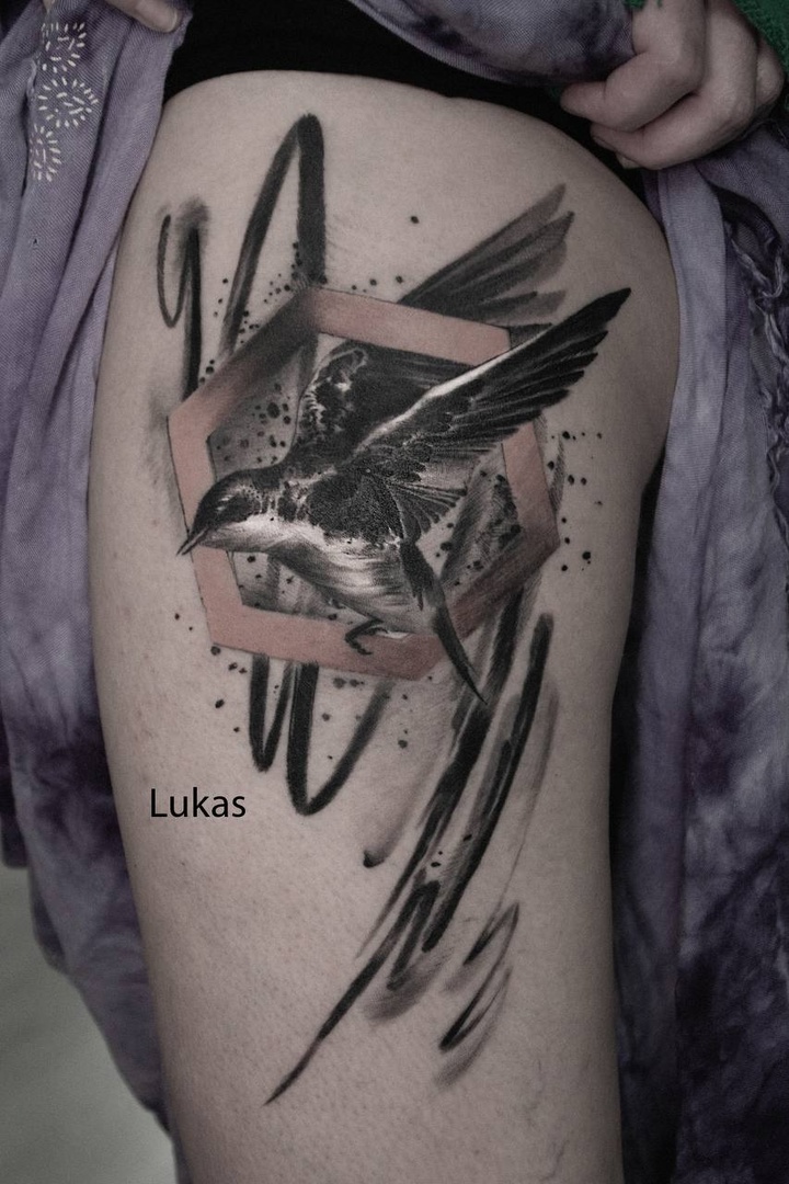 Птица на бедре