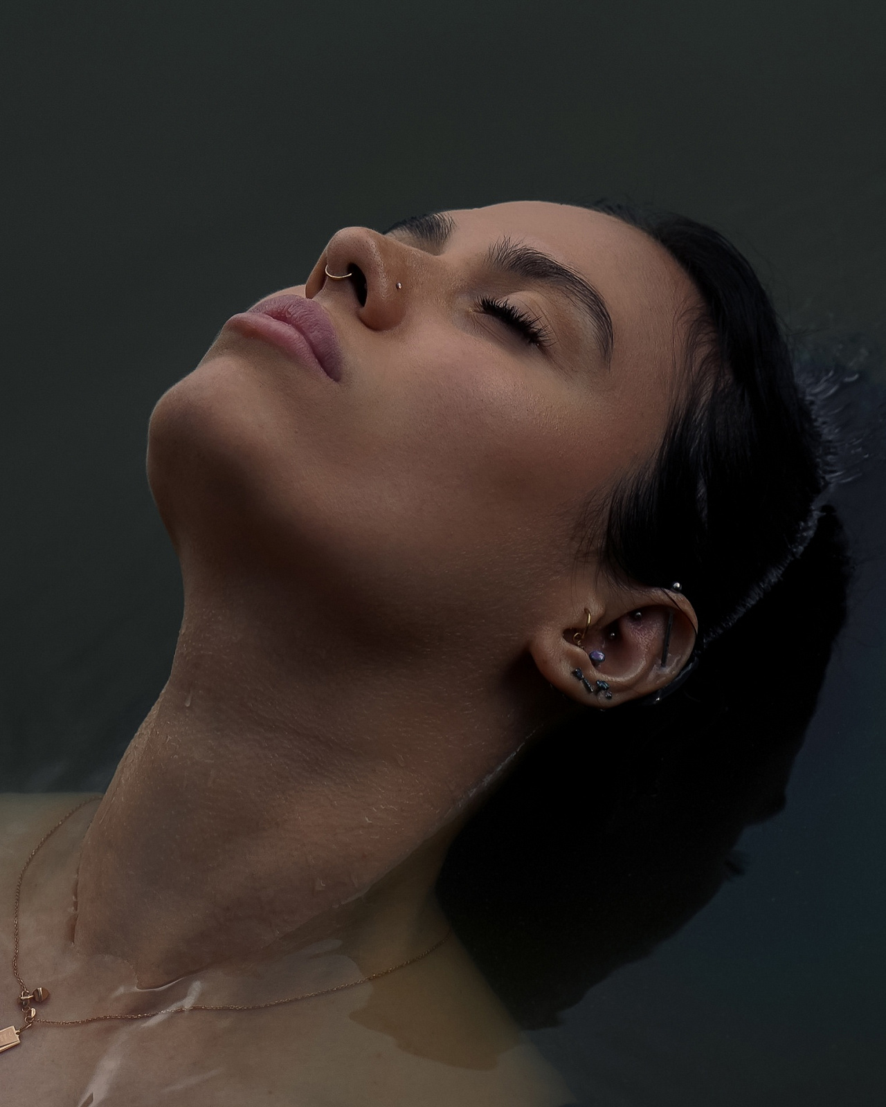  Комбинация пирсинга на ухе 